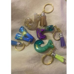 Llaveros personalizados diferentes diseños y colores.